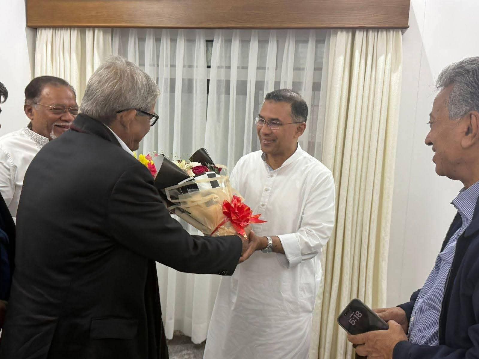 Mirza Fakhrul extends floral greetings to Tarique Rahman