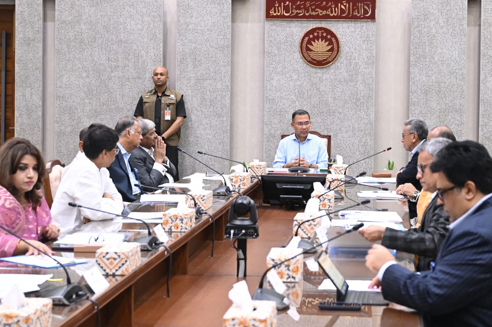 ‘জ্বালানি পরিস্থিতি মোকাবেলায় করণীয়’ নিয়ে প্রধানমন্ত্রীর সভাপতিত্বে বিশেষ সভা অনুষ্ঠিত