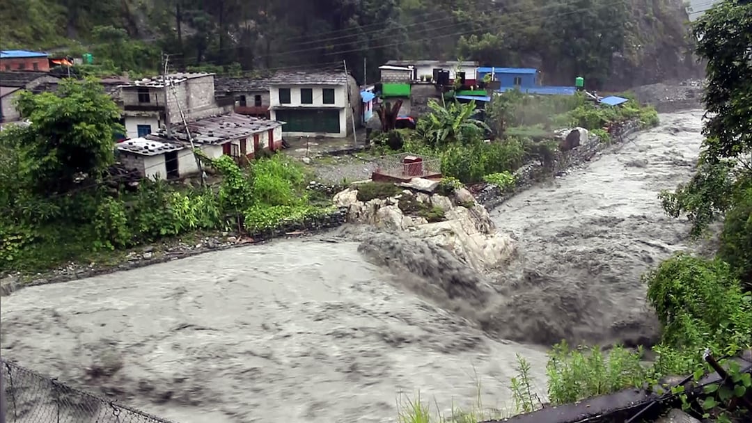 বন্যা ও ভূমিধসে নেপালে প্রাণ হারালেন ৩৮ জন