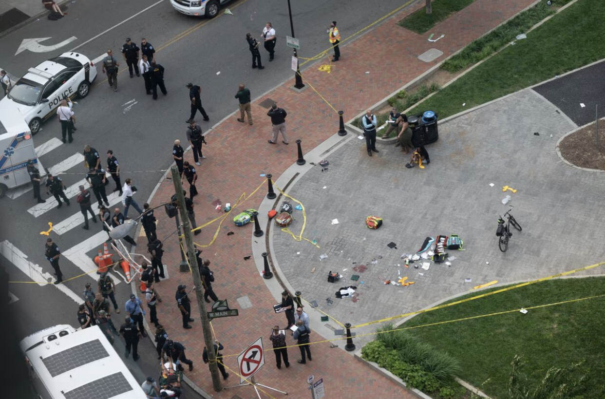 Gunman shoots two dead, wounds five others at Virginia high school graduation