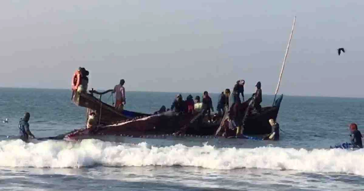 Indian Coast Guard rescues 27 Bangladeshi fishermen; hands over them to Bangladesh Coast Guard