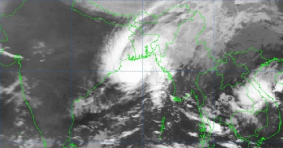 Cyclone Hamoon weakens, maritime ports asked to hoist local cautionary signal 3