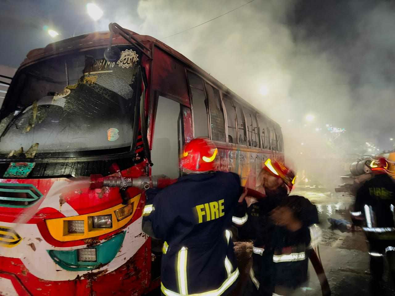 এবার গুলিস্তানে বাসে আগুন