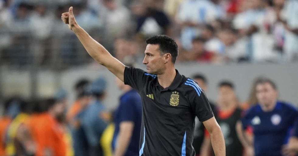 Argentina coach Scaloni suspended from Copa America match vs. Peru for being repeatedly late