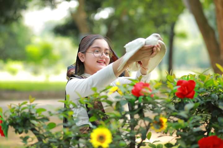 বৃদ্ধার রূপে শিশুশিল্পী সিমরিন লুবাবা!