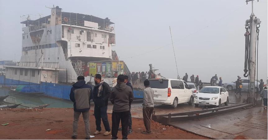 Daulatdia-Paturia ferry services resume after 6 hours