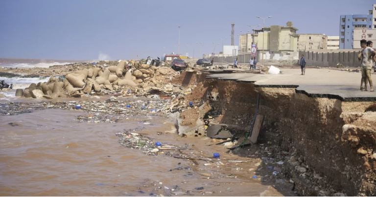 Flooding in Libya leaves 2,000 people feared dead and more missing after storm collapsed dams