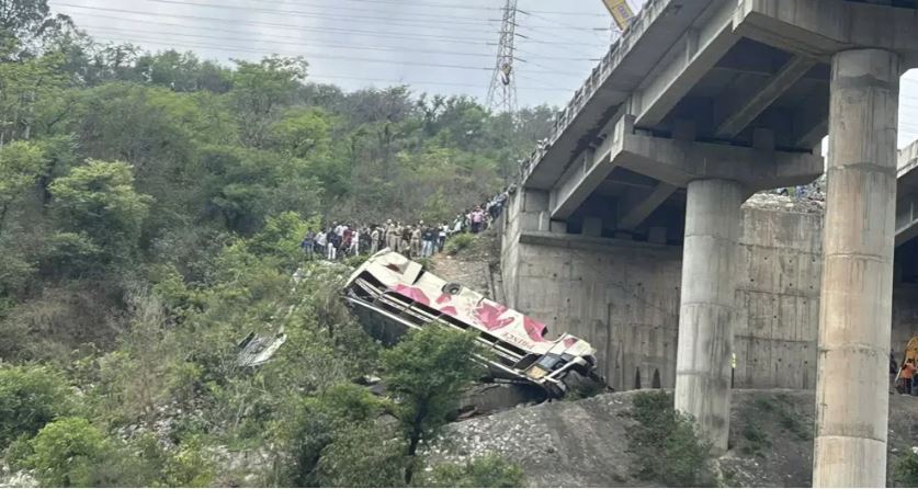 10 dead, 55 injured as bus of Hindu pilgrims falls into gorge in Indian-controlled Kashmir