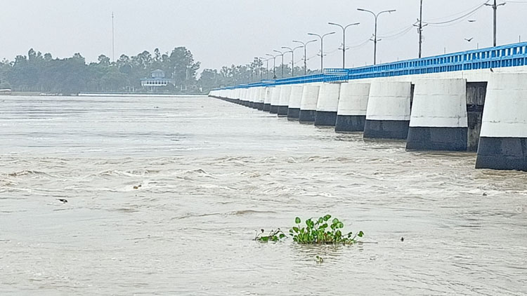 উজান থেকে ধেয়ে আসছে পানি, তিস্তাপাড়ে বন্যার শংকা