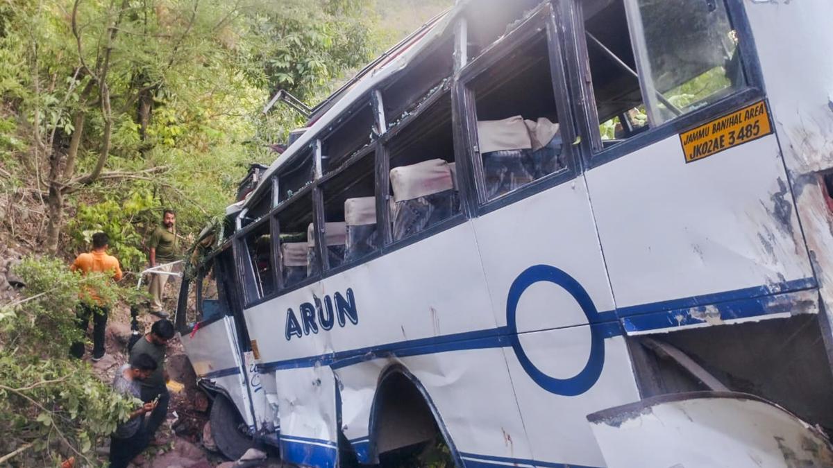 জম্মু-কাশ্মিরে বন্দুকধারীদের হামলায় প্রাণ হারালেন ৯ তীর্থযাত্রী