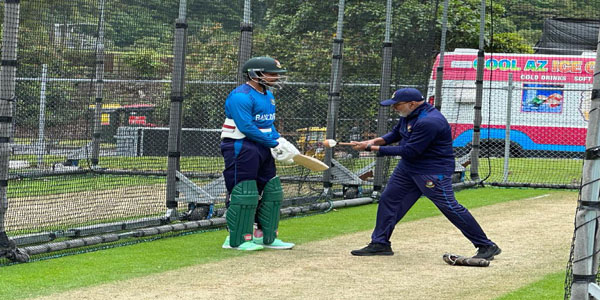 সৌম্য সরকারের দিকে তাকিয়ে শান্ত