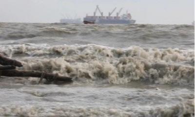 1 dies as Cyclone Hamoon batters Cox‍‍`s Bazar, Chattogram