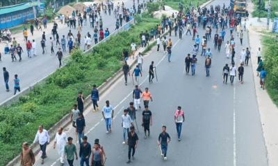 Dhaka-Ctg highway traffic halted for an hour due to ruling party factional clash