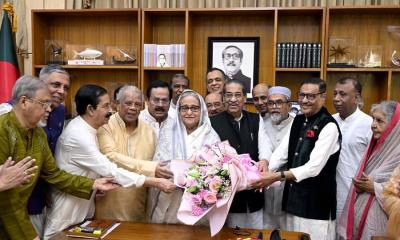 PM exchanges Eid greetings with party leaders at Ganabhaban