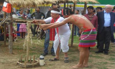 ফসল উৎসর্গ করে দেবতা তুষ্টি