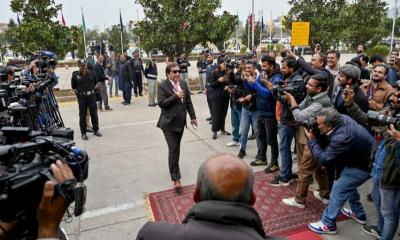 Pakistan lawmakers sworn in after polls marred by rigging claims