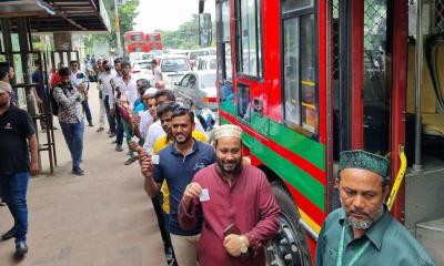 সাধারণ মানুষের উড়ালসড়কে ওঠার স্বপ্নপূরণ করলো বিআরটিসি