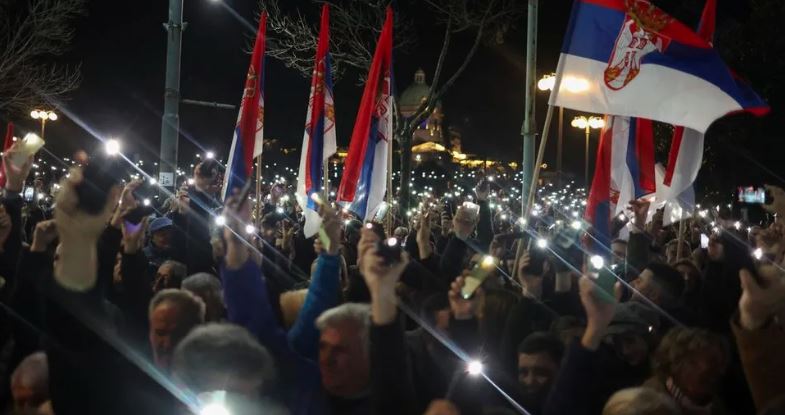 Serbia protests: Anti-government demonstrators try to storm Belgrade city hall