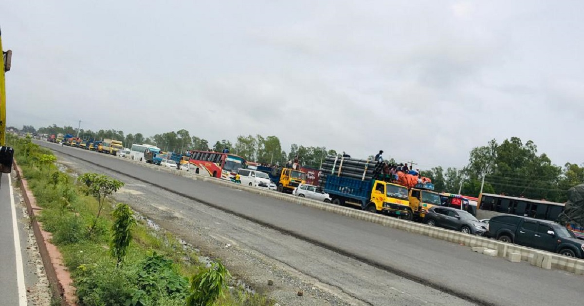 Dhaka-Tangail-Bangabandhu Bridge highway sank under traffic pressure for over 40 km