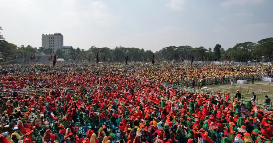 Barishal cheers PM Hasina as she arrives to address campaign rally