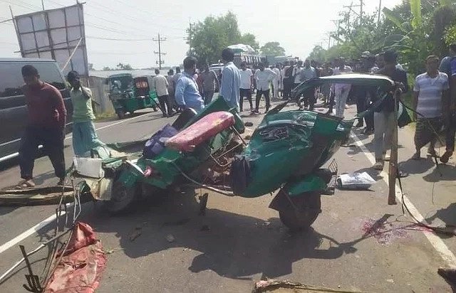 Chattogram road accident: 7 die, 3 injured