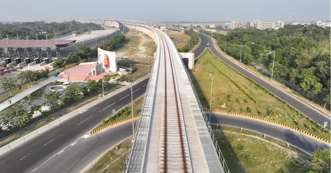 Southwestern districts cheer as Dhaka-Bhanga rail link via Padma Bridge opens Tuesday