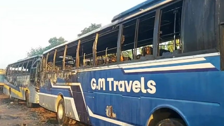 ফিলিং স্টেশনে পার্ক করে রাখা তিন বাসে অগ্নিসংযোগ