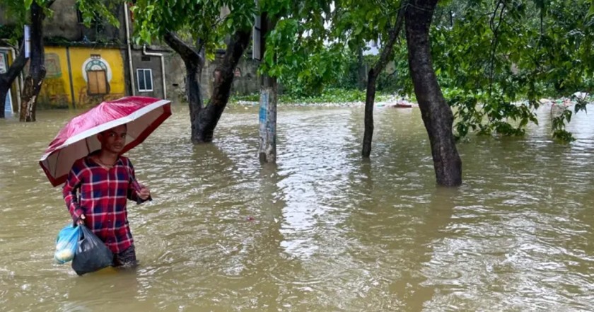 বাংলাদেশ ও ভারতে ভারী বৃষ্টিতে প্রাণ হারালেন ১৫ জন