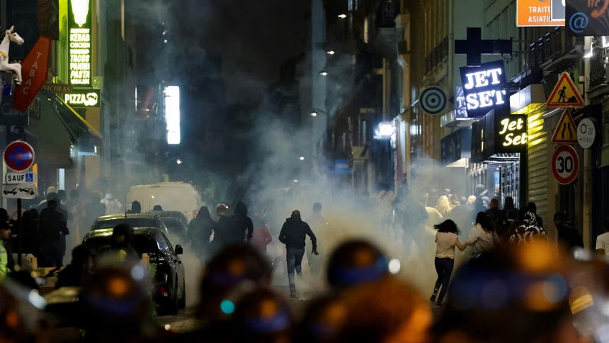 Hundreds arrested on fifth night of France unrest after teen laid to rest