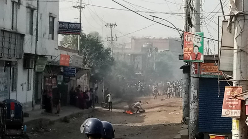 12 factories shut amid workers‍‍` strike  in Gazipur