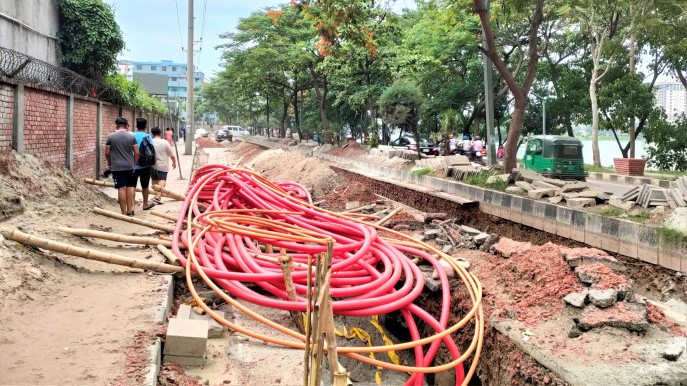 Underground power cabling works at Hatirjheel: Commuters’ ordeal unlikely to end soon