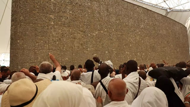 Hajj pilgrims stone the devil as Muslims mark Eid al-Azha