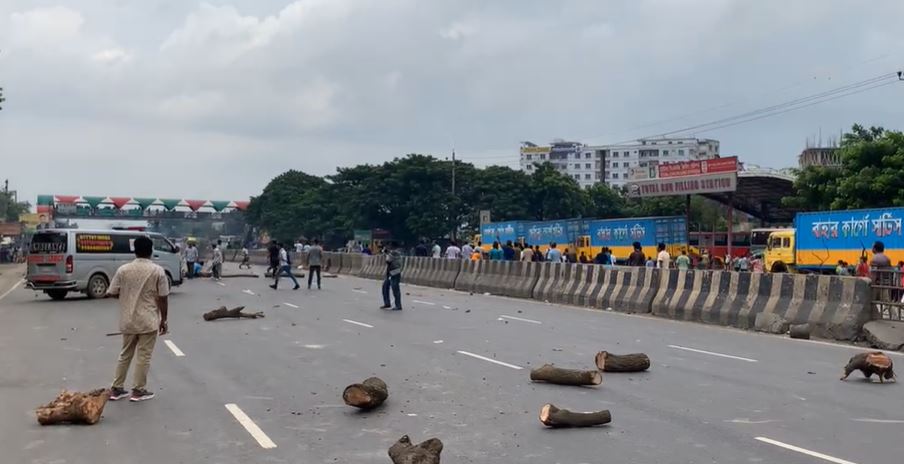 ধোলাইখালে পুলিশ-বিএনপি সংঘর্ষে আহত ৬ জন ঢামেকে