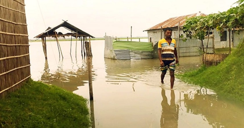 কুড়িগ্রামে ডুবেছে সড়ক, গাইবান্ধায় বন্যার আশঙ্কা