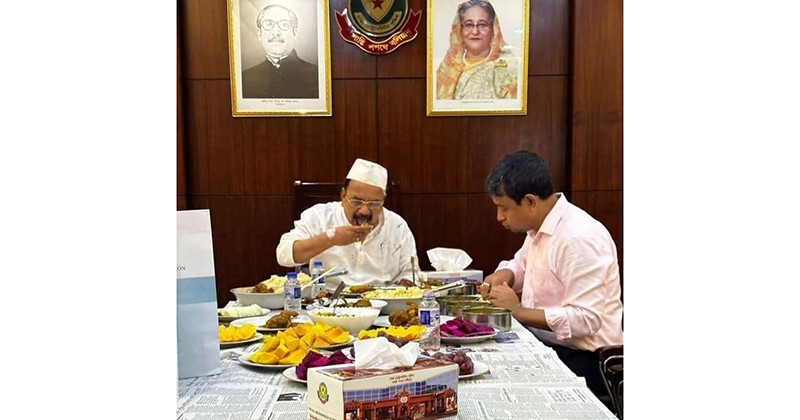 ডিবিপ্রধান হারুনের সাথে দুপুরের খাবার খেলেন গয়েশ্বর