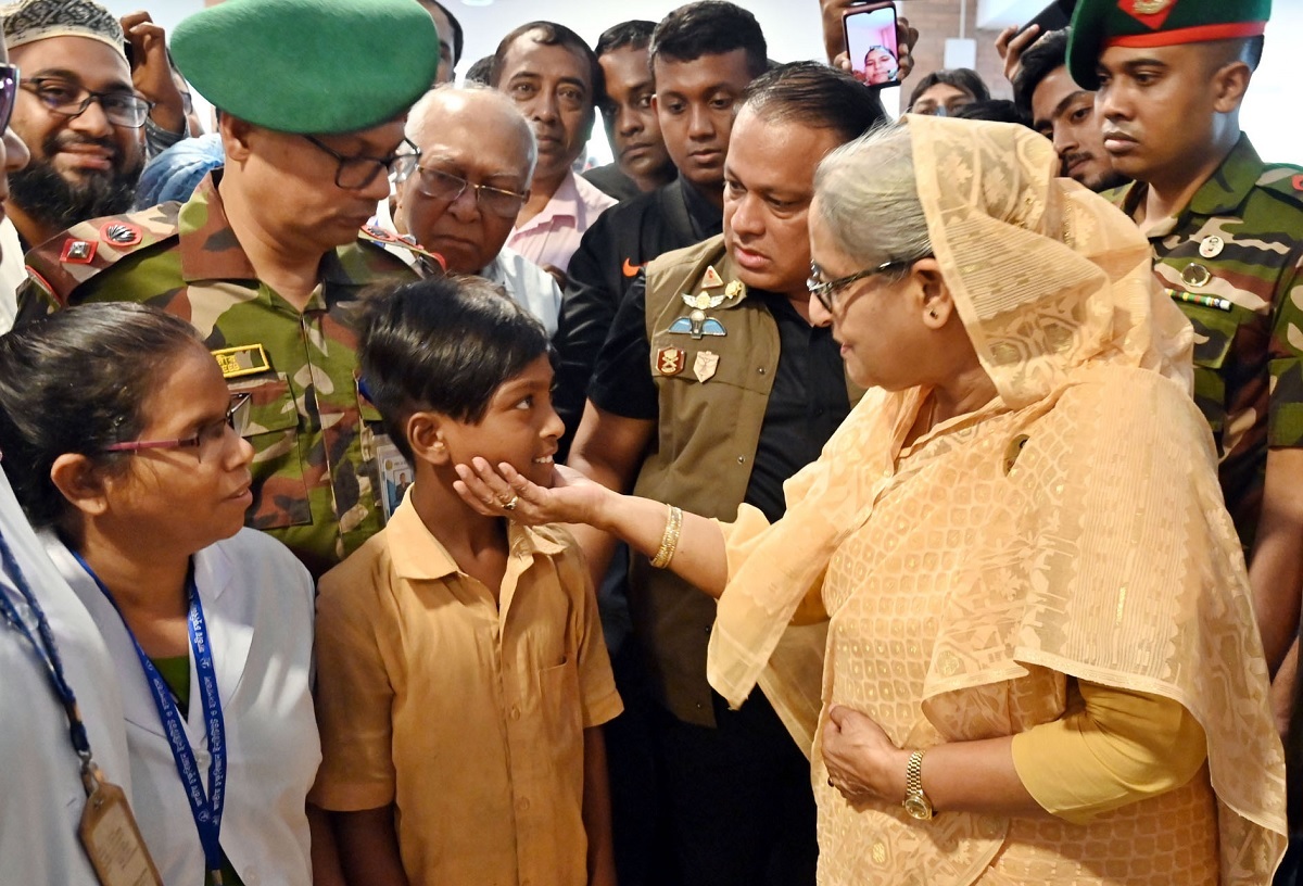 চক্ষু বিজ্ঞান হাসপাতালের ক্যান্টিনবয়ের দায়িত্ব নিলেন প্রধানমন্ত্রী