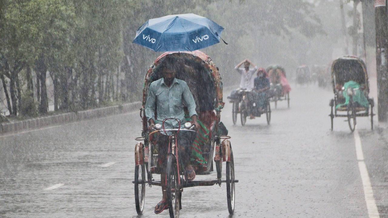 সকালে রাজধানীজুড়ে স্বস্তির বৃষ্টি