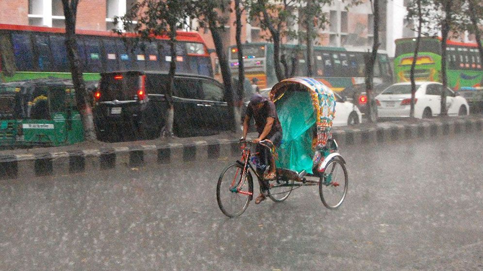 সকালে গুঁড়ি গুঁড়ি বৃষ্টি, দুপুরে হতে পারে ঝড়