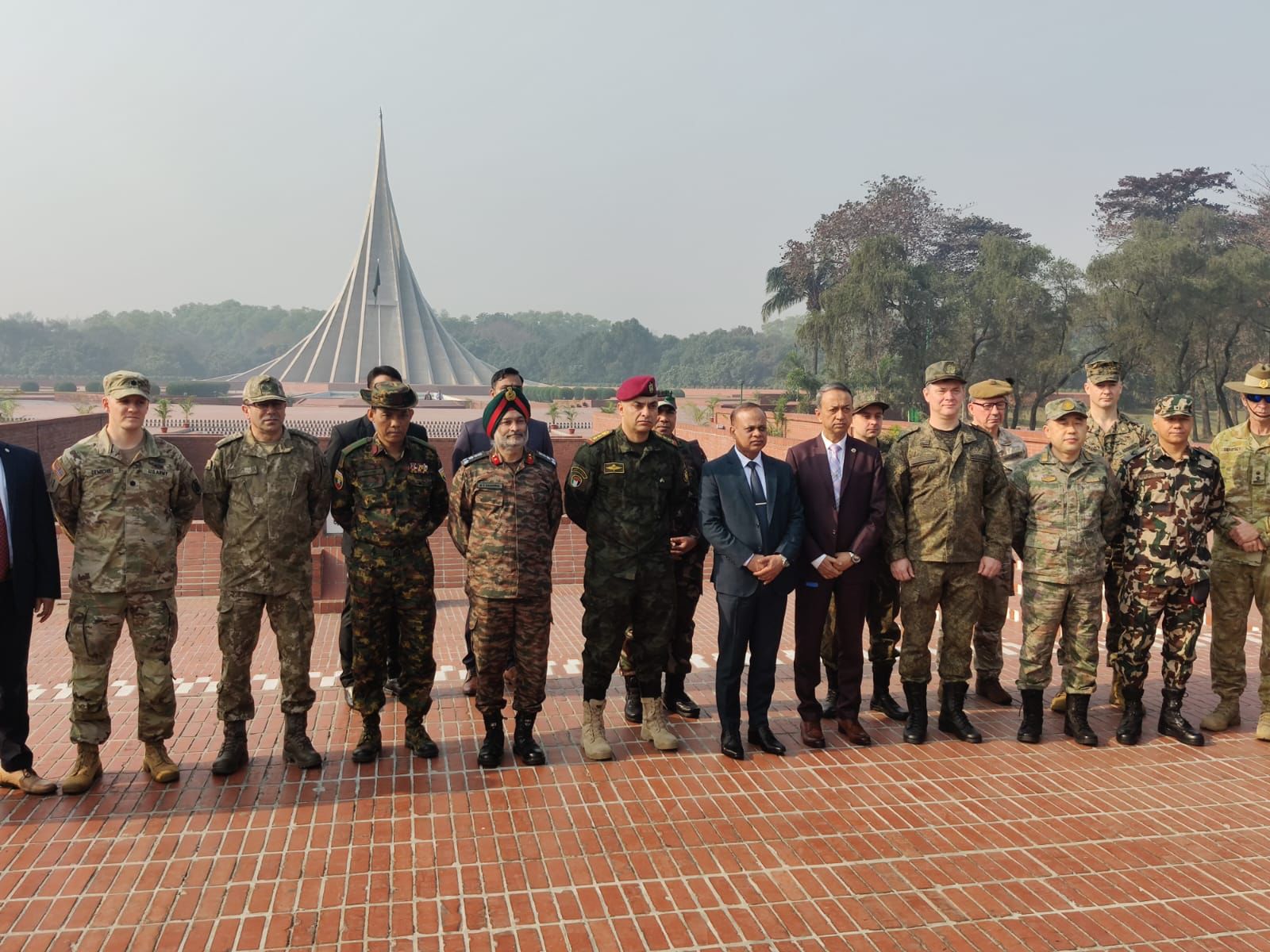 13 foreign military officers pay tribute at National Martyrs‍‍‍‍` Memorial