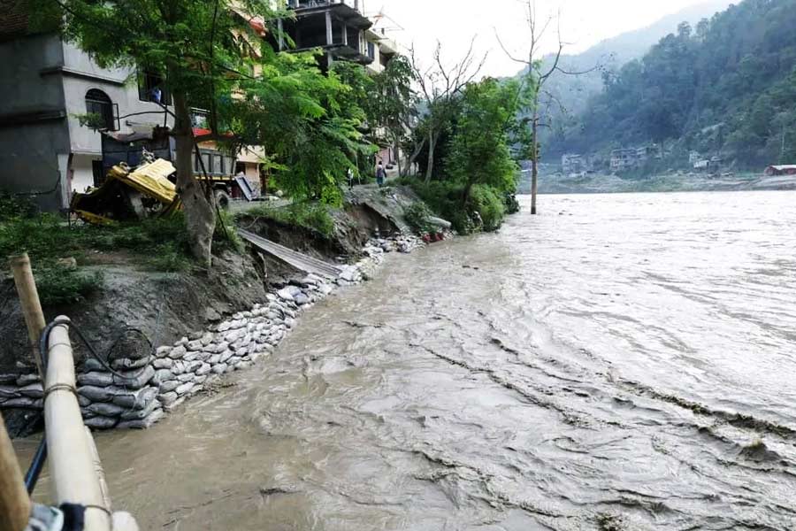 জ্যৈষ্ঠের শেষে সিকিমে ফুলেফেঁপে উঠল তিস্তা