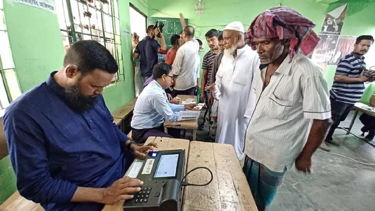 চলছে চট্টগ্রাম-১০ আসনের উপনির্বাচনে ভোটগ্রহণ