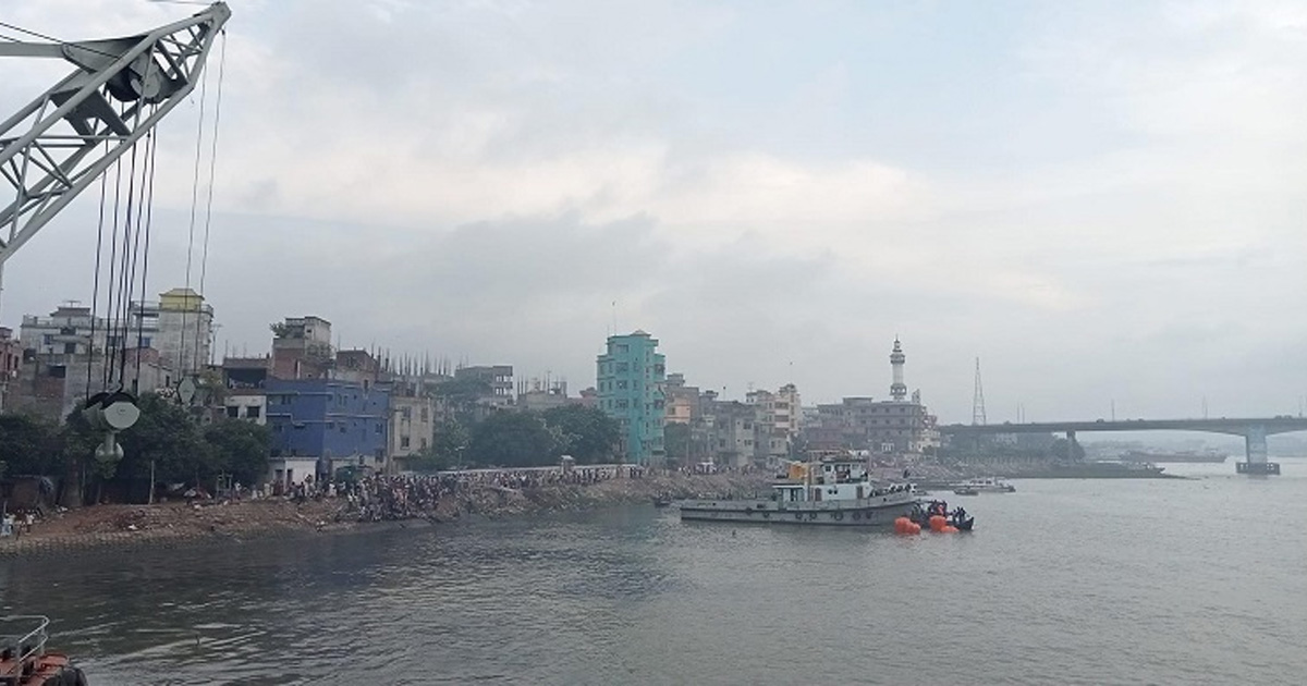 ওয়াটার বাসডুবি: মৃতের সংখ্যা বেড়ে ৪, নিখোঁজদের সন্ধানে স্বজনরা