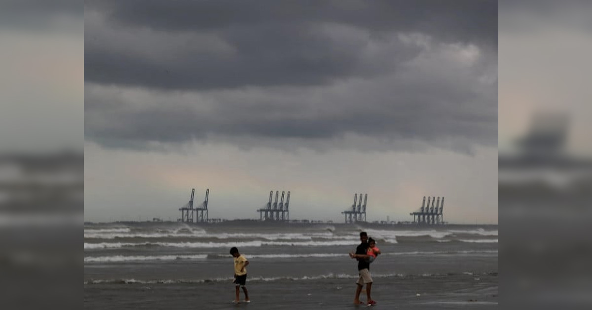 ঘূর্ণিঝড় ‘আসনা’ আঘাত হানার আগেই পাকিস্তানের প্রাণ হারালেন ২৪ জন