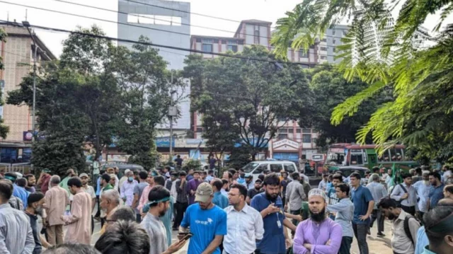 Protesters occupy Dhanmondi 32 to block Awami League march