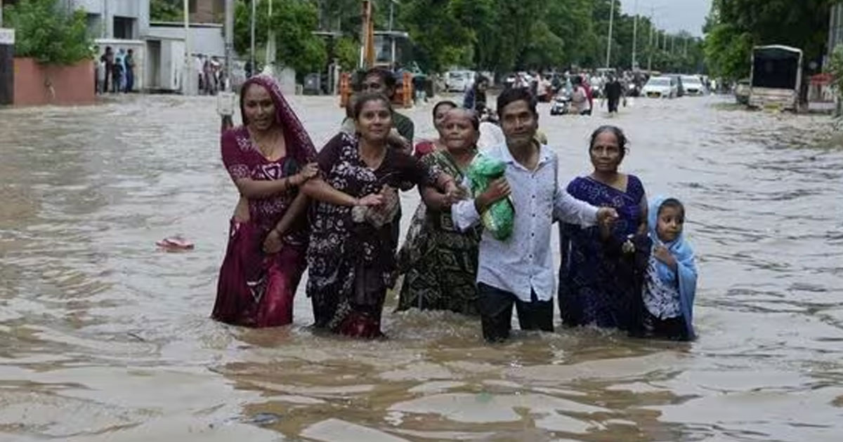 গুজরাটে বন্যায় প্রাণ হারালেন ৩৫ জন