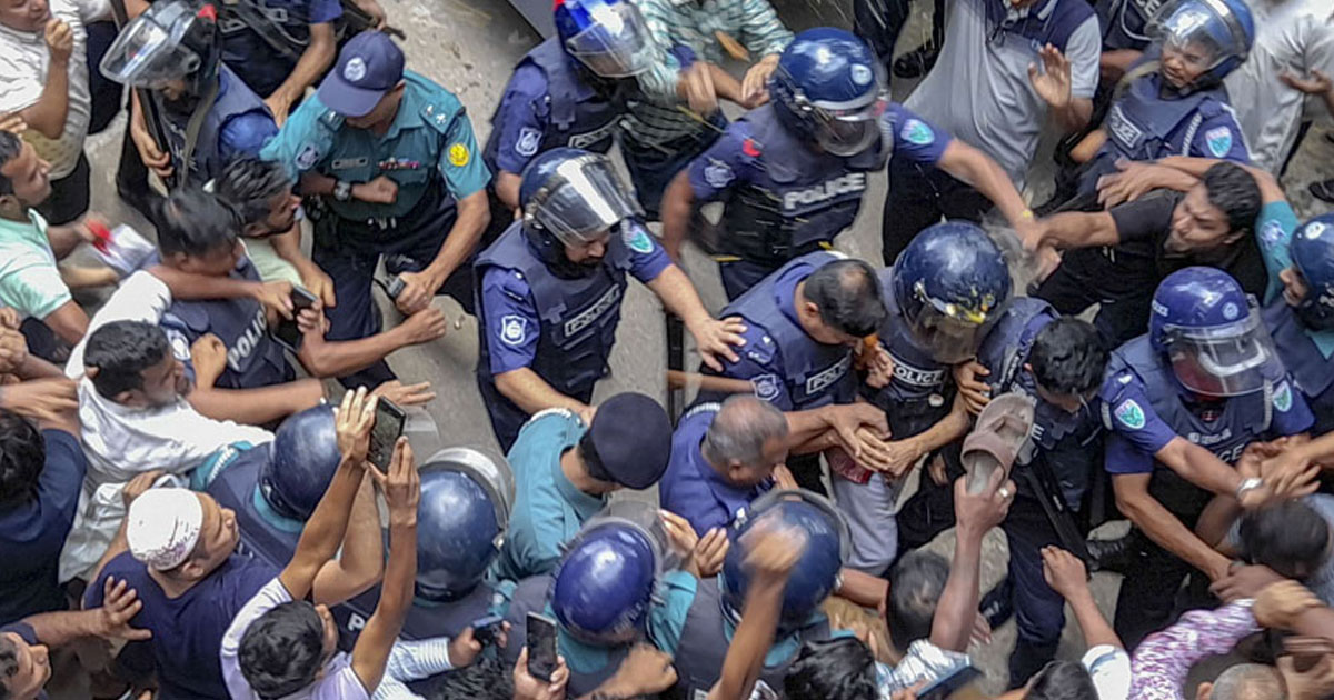 আদালত প্রাঙ্গণে হামলায় গুরুতর আহত সাবেক বিচারপতি মানিক, রাতেই অস্ত্রোপচার সম্পন্ন