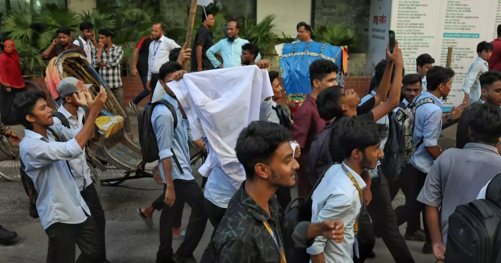 Clash erupts between Dhaka College and Ideal College students over alleged assault