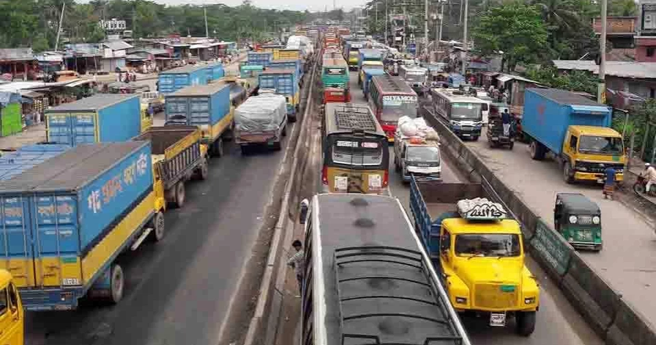 Flooding causes 65-kilometre long tailback on Dhaka-Chattogram Highway