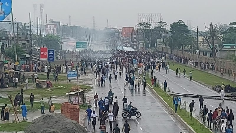 দেশের বিভিন্ন স্থানে আন্দোলনকারীদের মিছিলে বাধা, হামলা