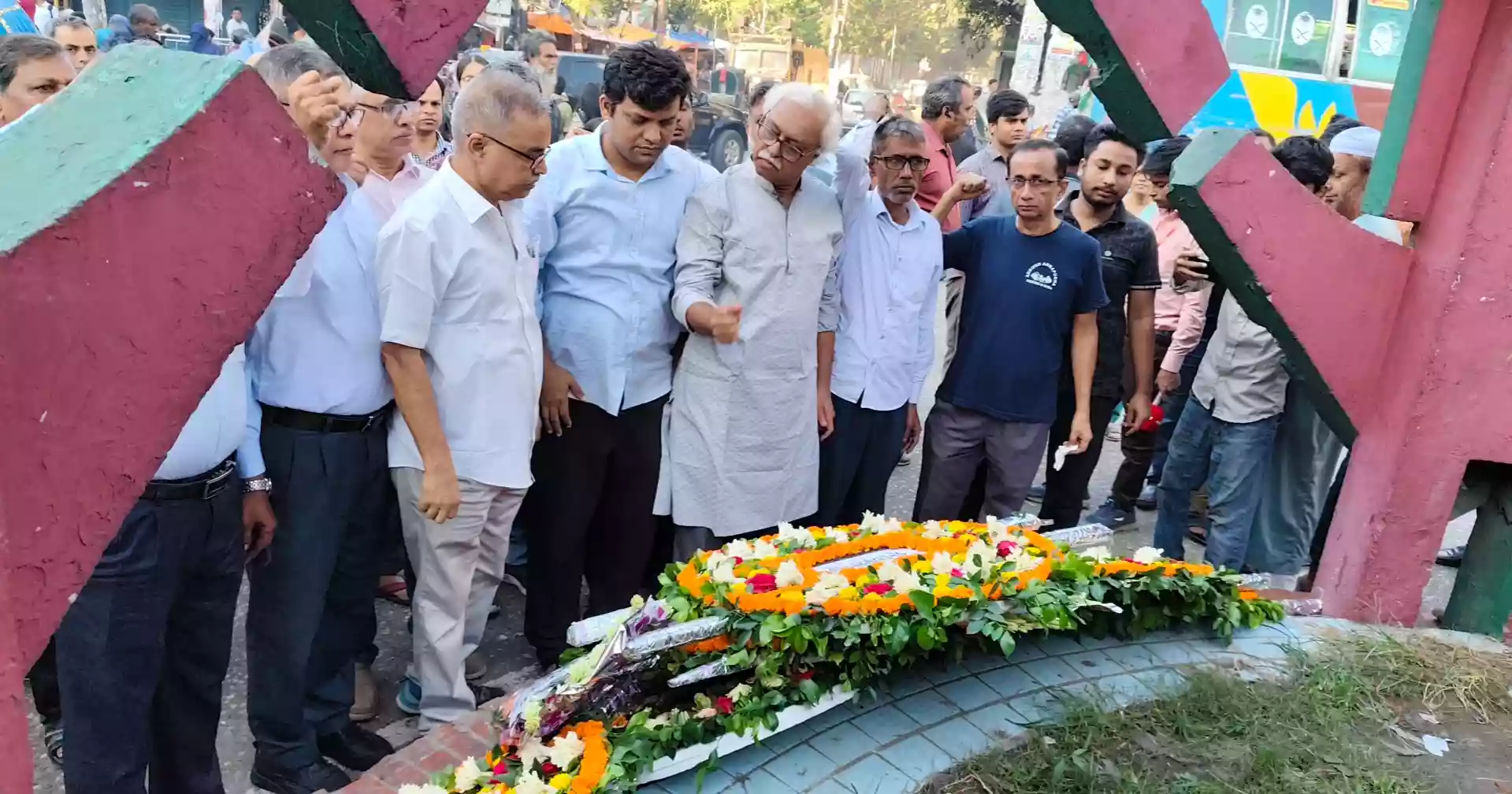 Political groups pay tributes to Noor Hossain amid high tension